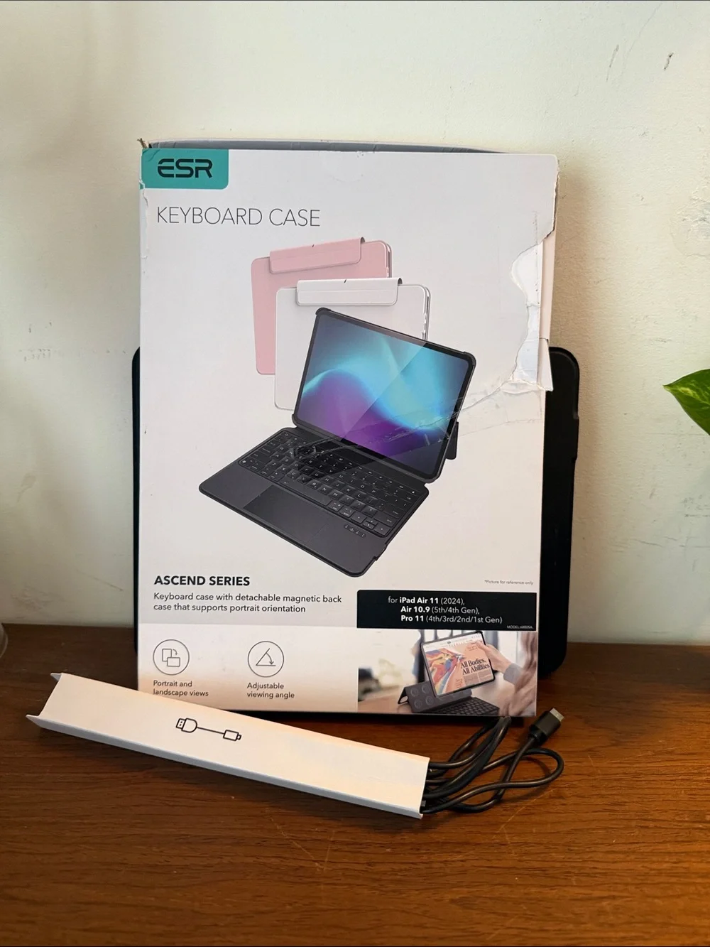 ESR Wireless Bluetooth Keyboard Case – Black